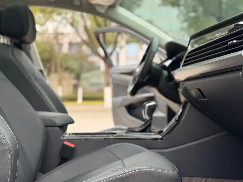 Volkswagen Passat 2025 из CN, фото 2