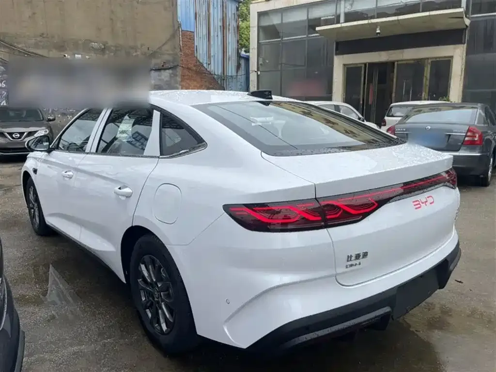 BYD Qin L — фото 6