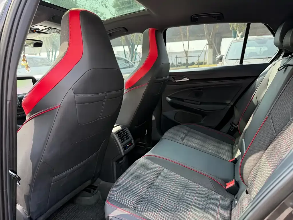 Volkswagen Golf GTI 2023 из CN, фото 4