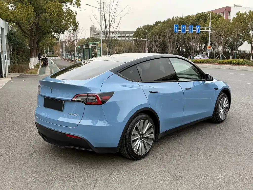 Tesla Model Y — фото 7