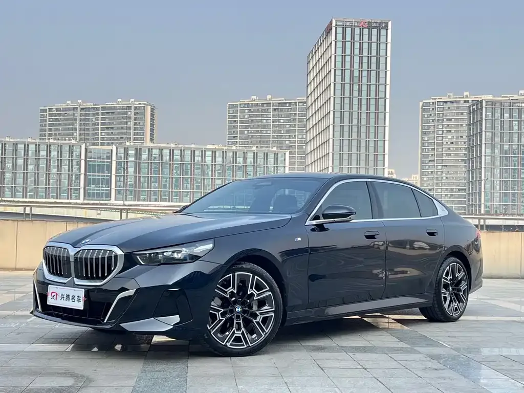 BMW 5 Series 2024 из CN, фото 1