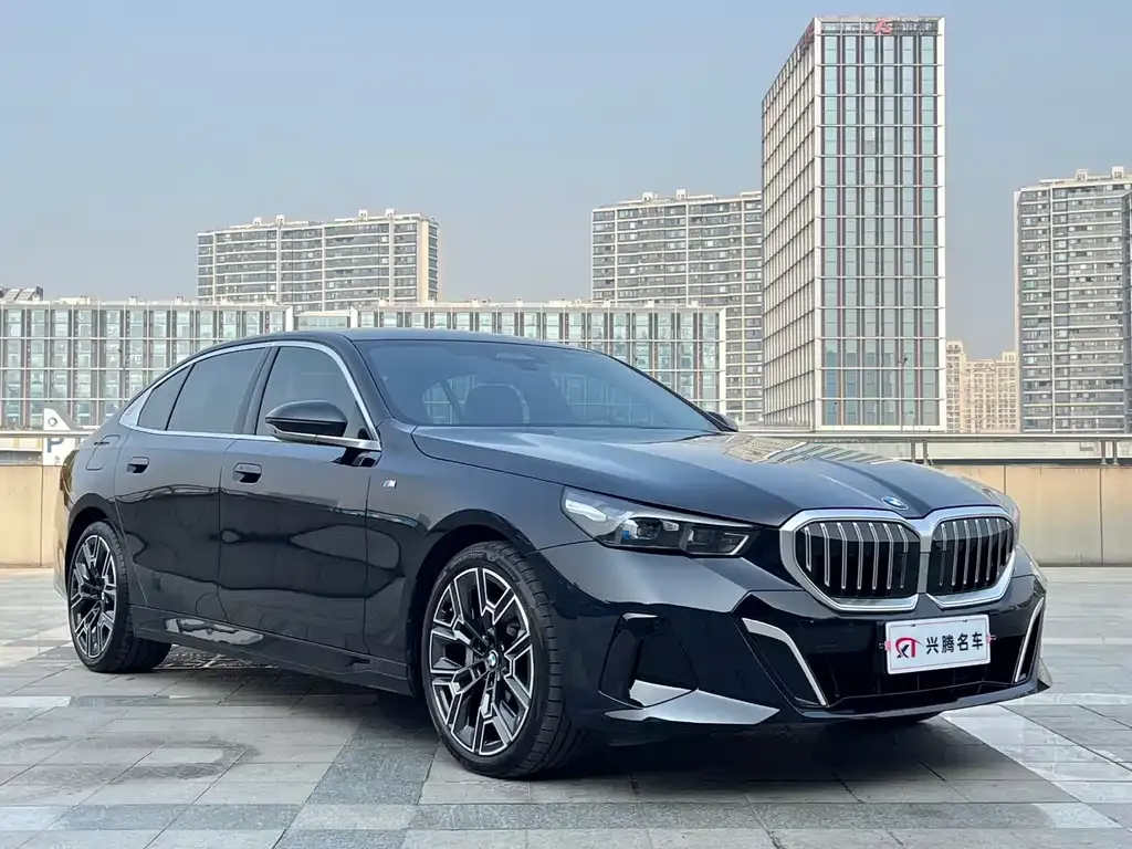 BMW 5 Series 2024 из CN, фото 7