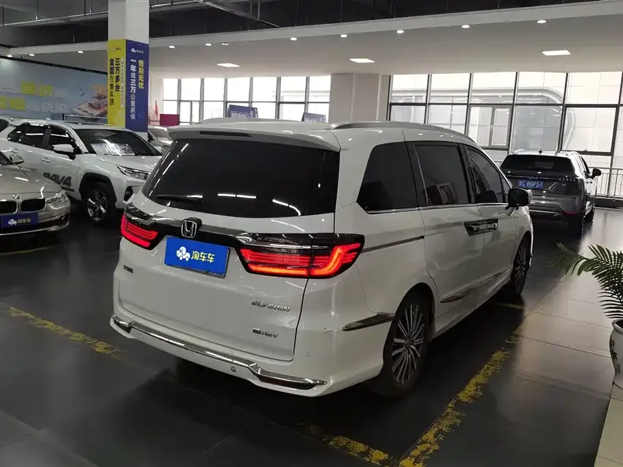 Honda Elysion 2023 из CN, фото 8