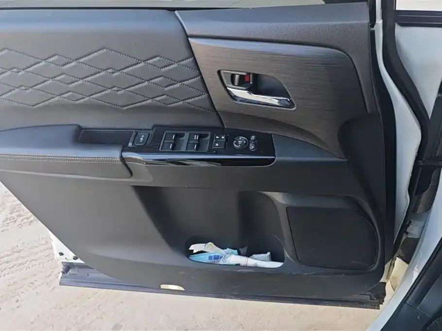 Honda Elysion 2023 из CN, фото 4
