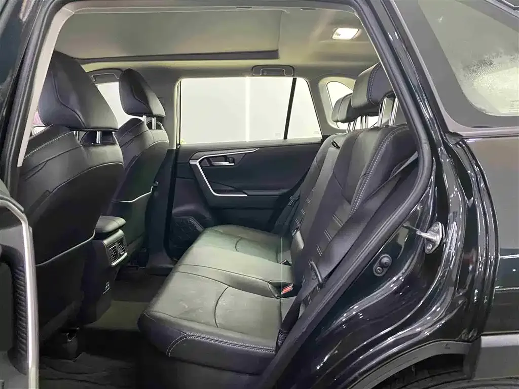 Toyota Wildlander 2023 из CN, фото 2