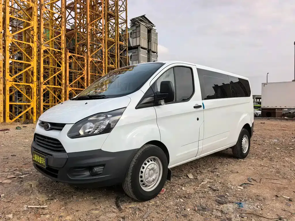 Ford Transit — фото 1