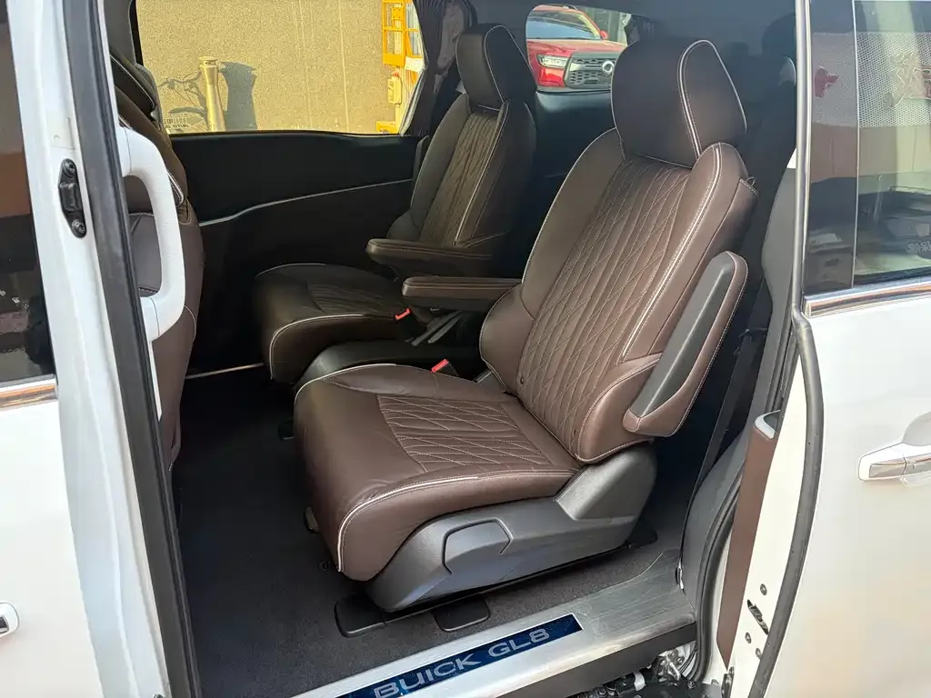 Buick GL8 2022 из CN, фото 9