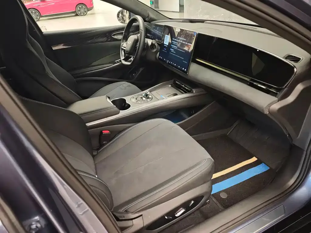 BYD Seal — фото 7