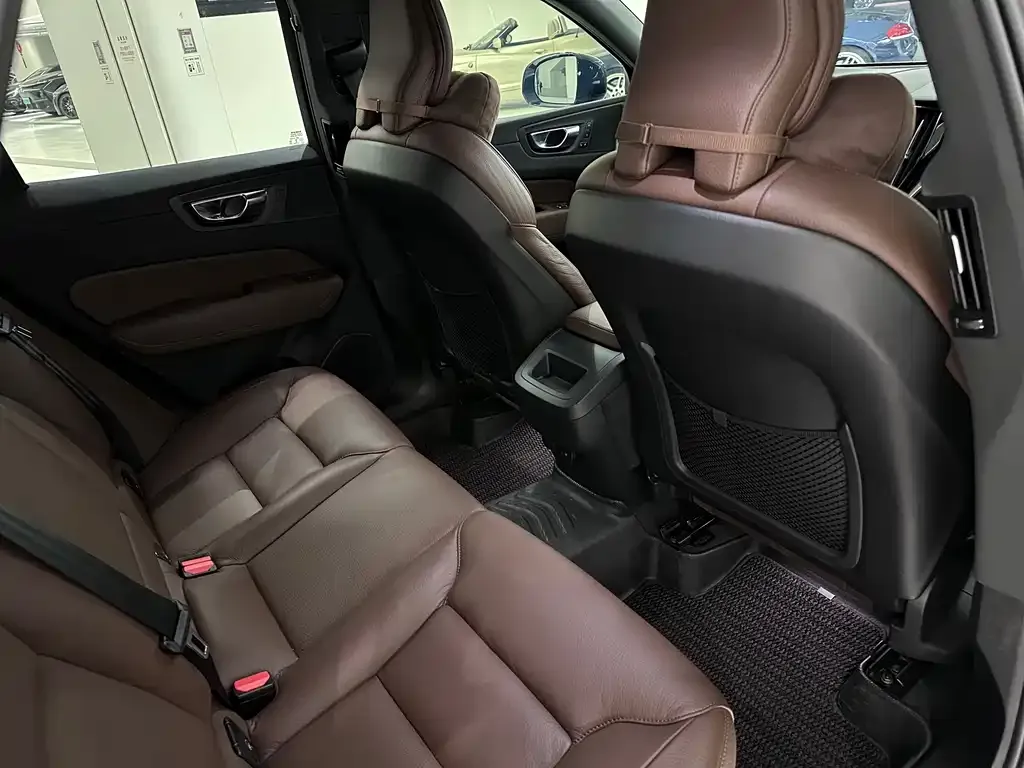 Volvo XC60 2022 из CN, фото 4