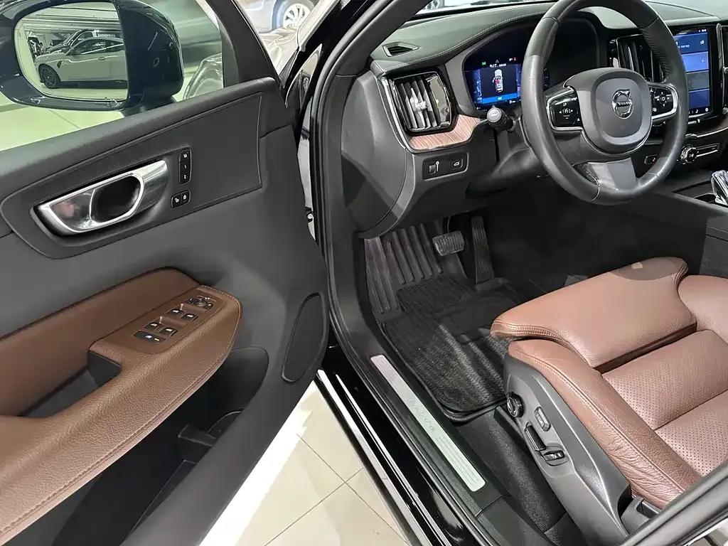 Volvo XC60 2022 из CN, фото 6
