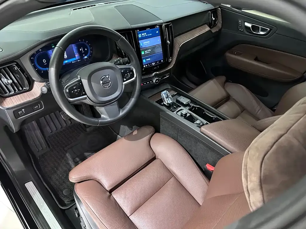 Volvo XC60 2022 из CN, фото 3