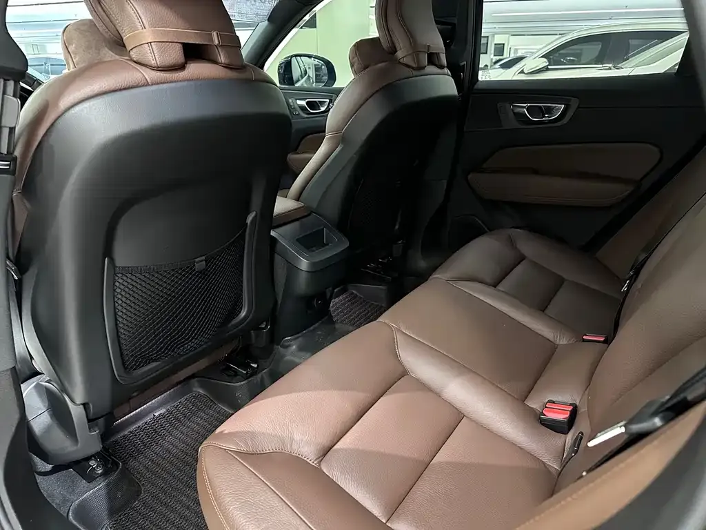 Volvo XC60 2022 из CN, фото 9