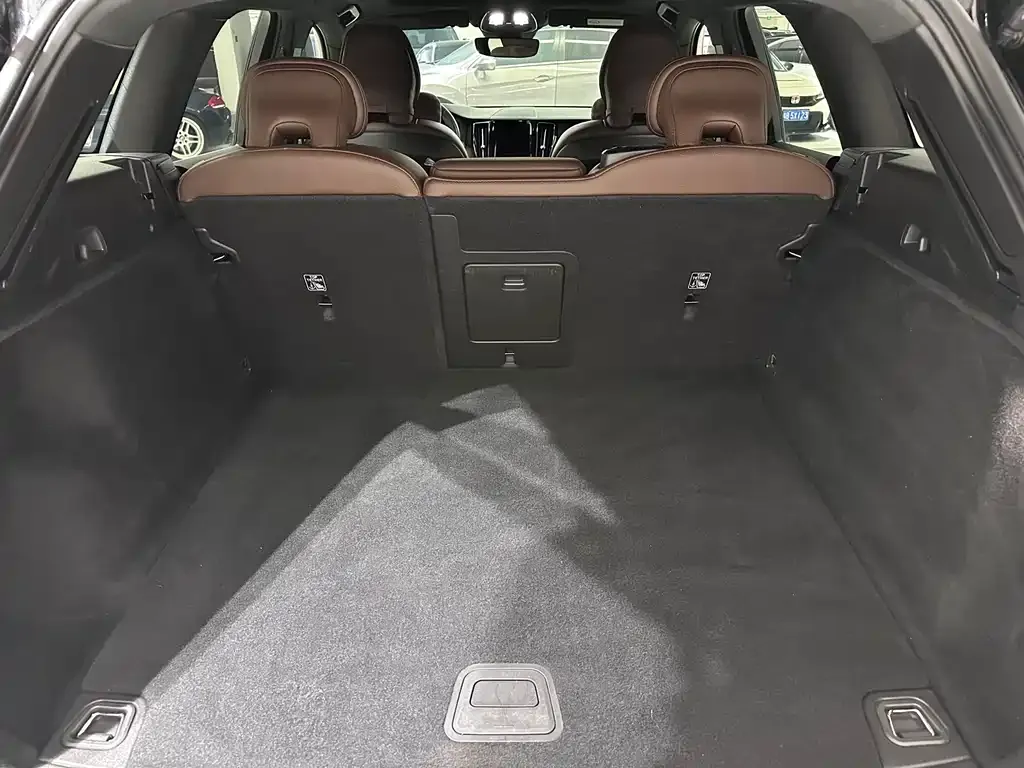 Volvo XC60 2022 из CN, фото 2