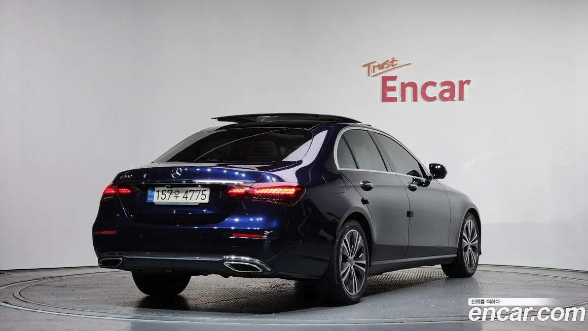 Mercedes-Benz E-Class — фото 9