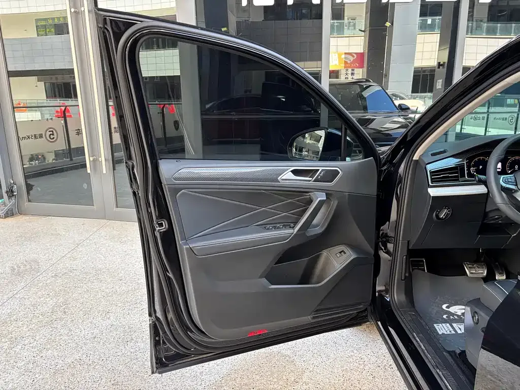 Volkswagen Tiguan L 2024 из CN, фото 10