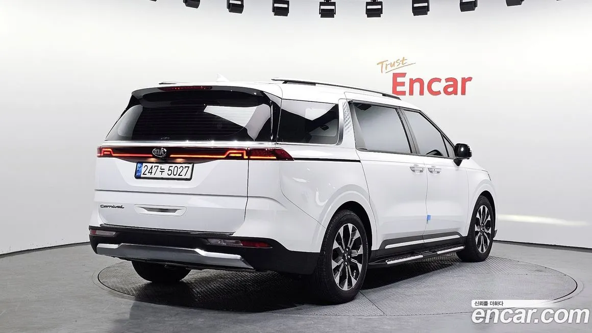 Kia Carnival — фото 10