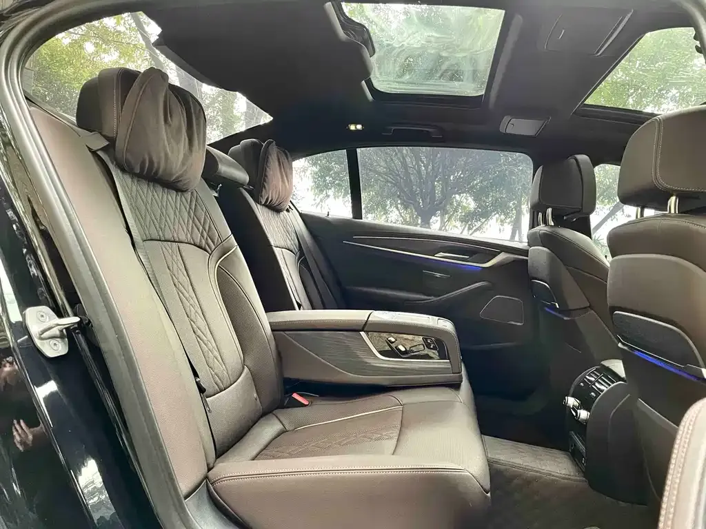BMW 5 Series 2023 из CN, фото 6