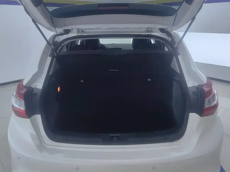 Nissan Tiida 2024 из CN, фото 10
