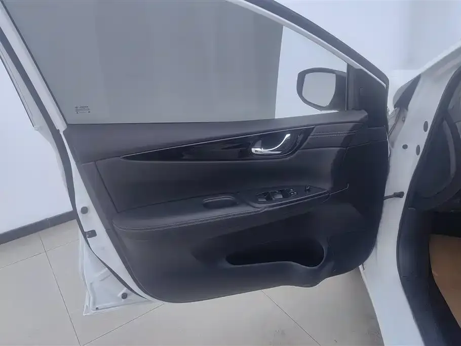 Nissan Tiida 2024 из CN, фото 3