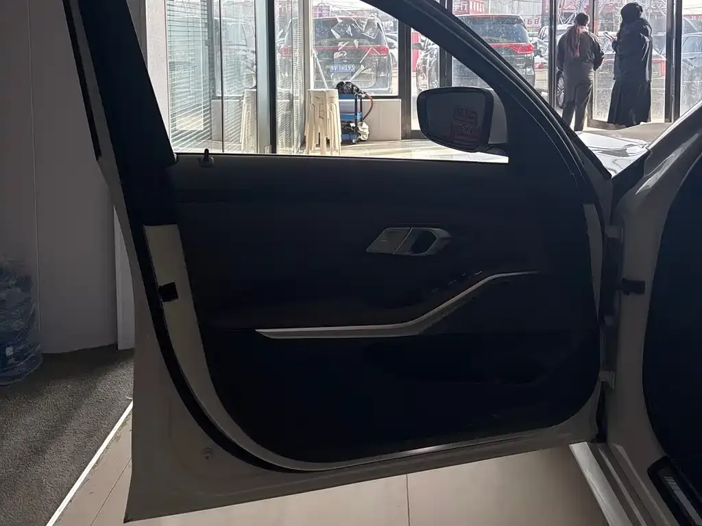 BMW 3 Series 2021 из CN, фото 5
