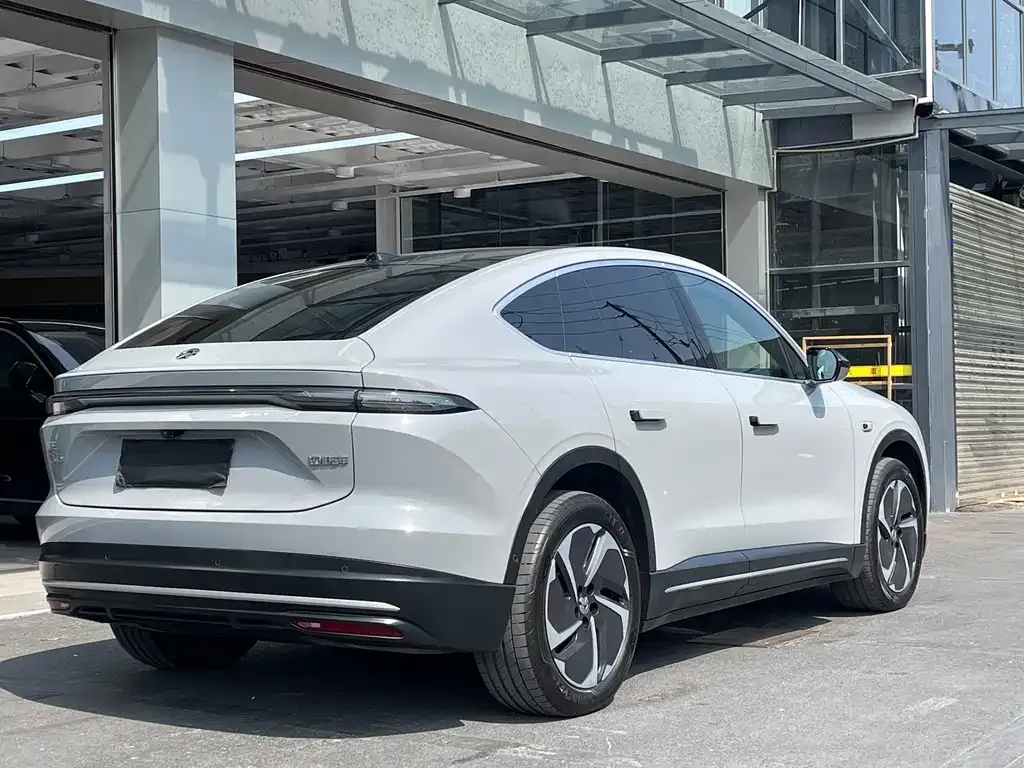 NIO EC6 — фото 9