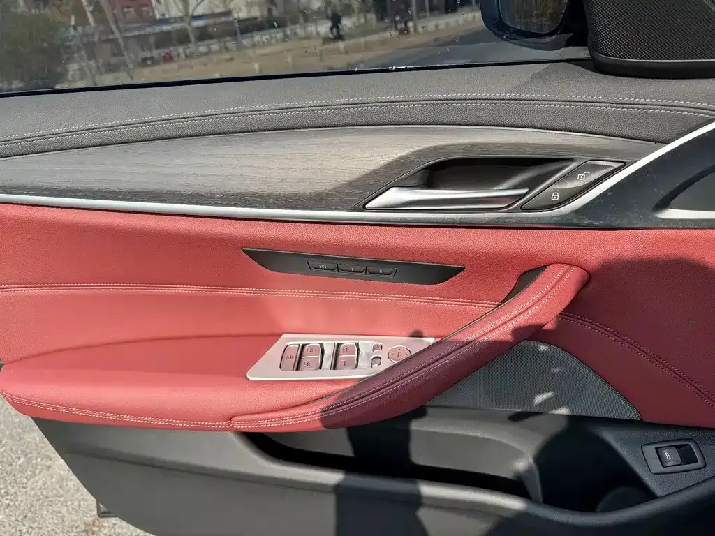 BMW 5 Series 2023 из CN, фото 7