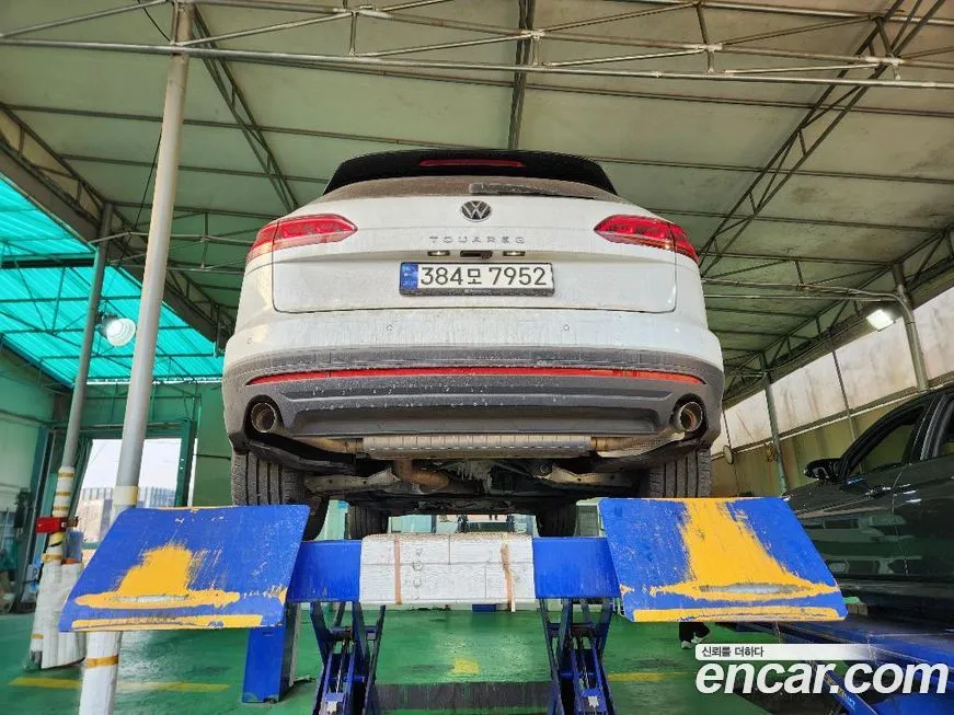 Volkswagen Touareg 2023 из KR, фото 2