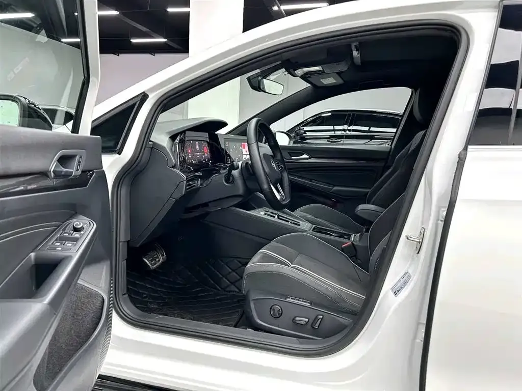 Volkswagen Golf 2022 из CN, фото 7