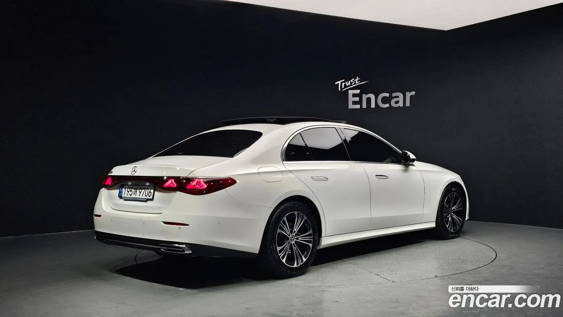 Mercedes-Benz E-Class 2024 из KR, фото 2