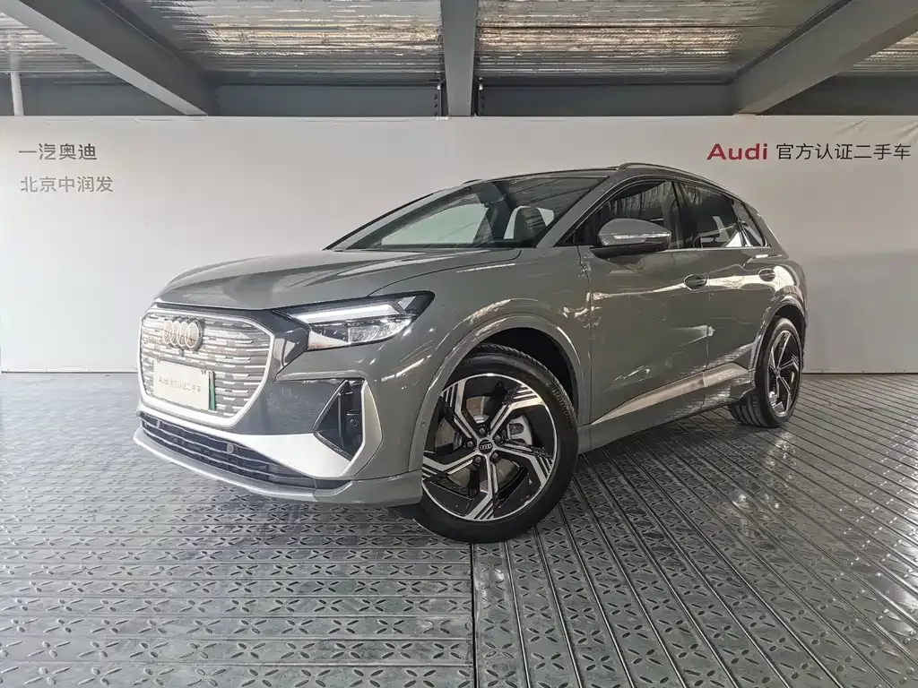 Audi Q4 e-tron — фото 1
