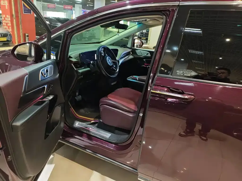 Buick Century 2023 из CN, фото 2