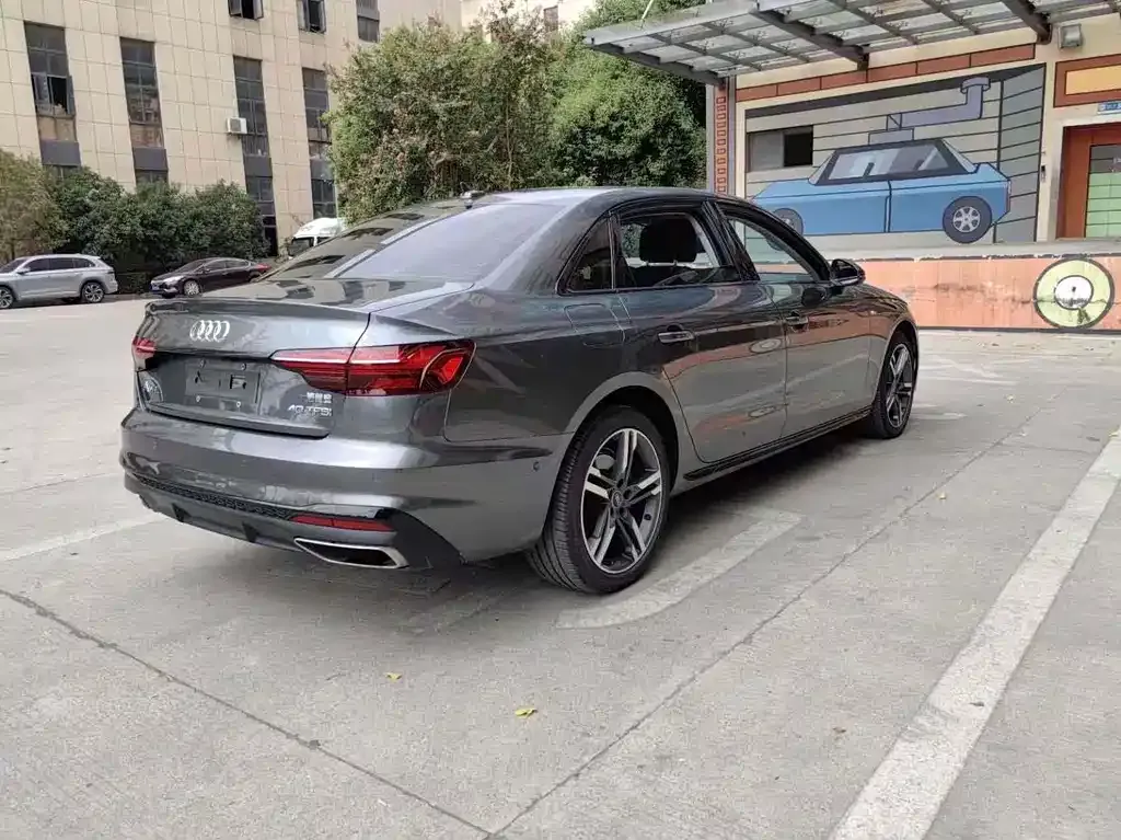 Audi A4L 2022 из CN, фото 5