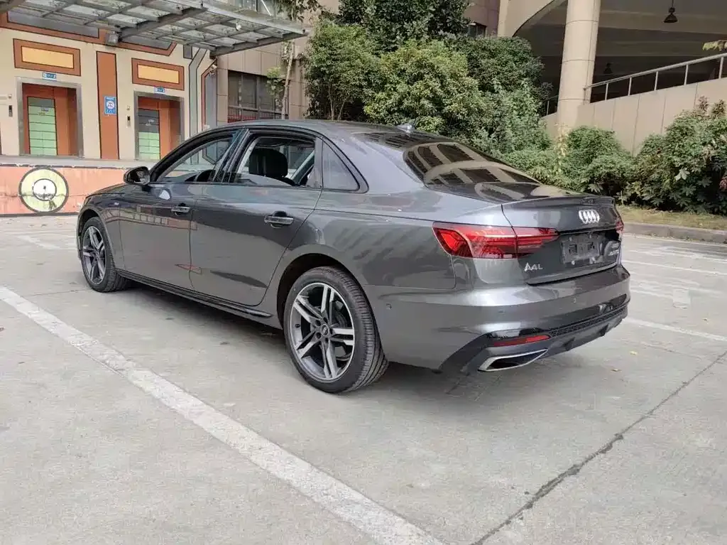 Audi A4L 2022 из CN, фото 4