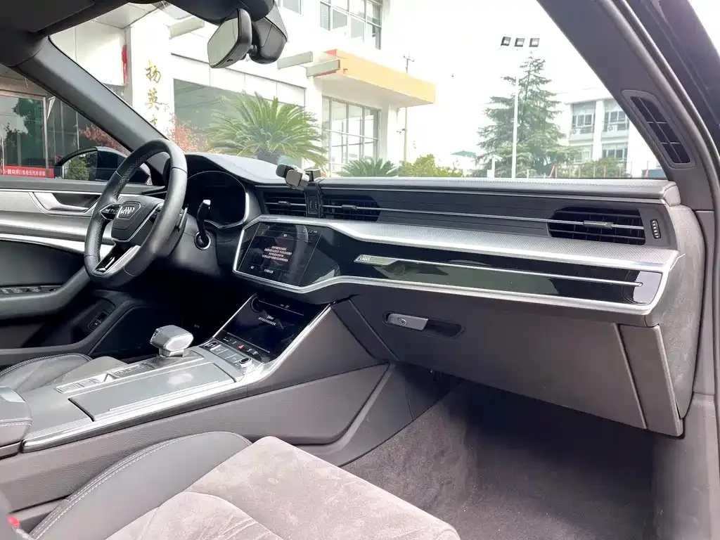 Audi A6L 2023 из CN, фото 4