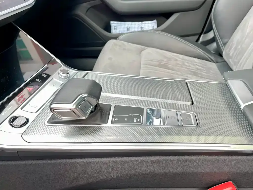 Audi A6L 2023 из CN, фото 2