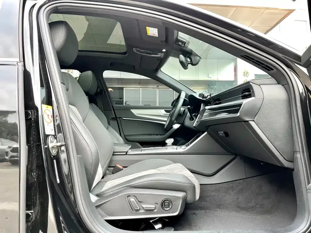 Audi A6L 2023 из CN, фото 5