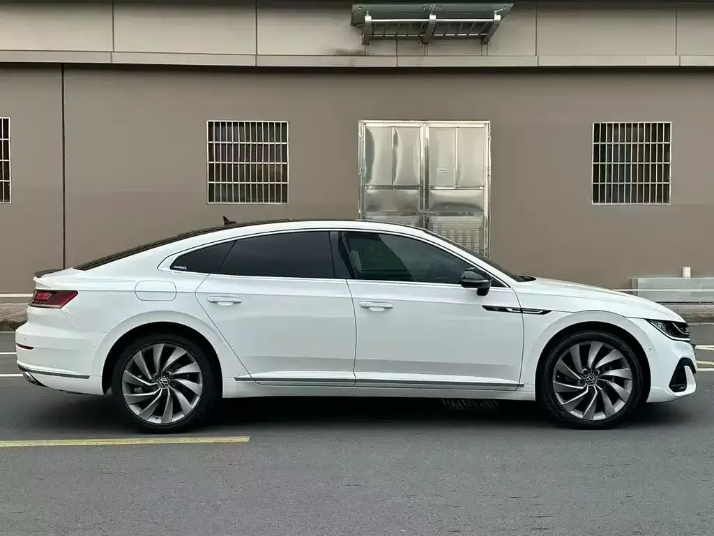 Volkswagen CC 2023 из CN, фото 8