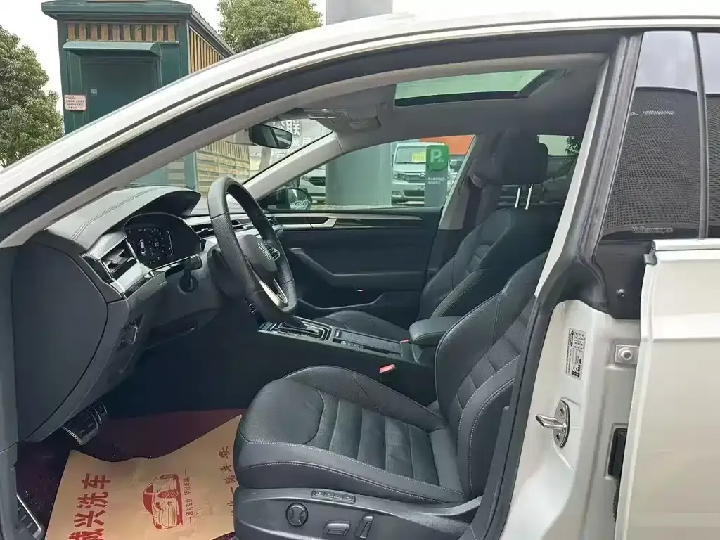 Volkswagen CC 2023 из CN, фото 4