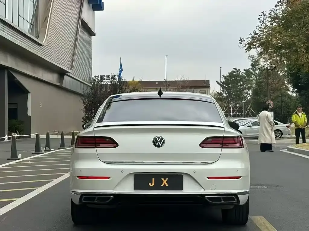 Volkswagen CC 2023 из CN, фото 2