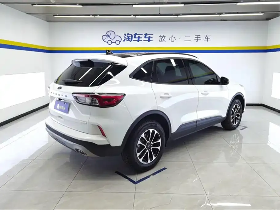 Ford Escape 2023 из CN, фото 3