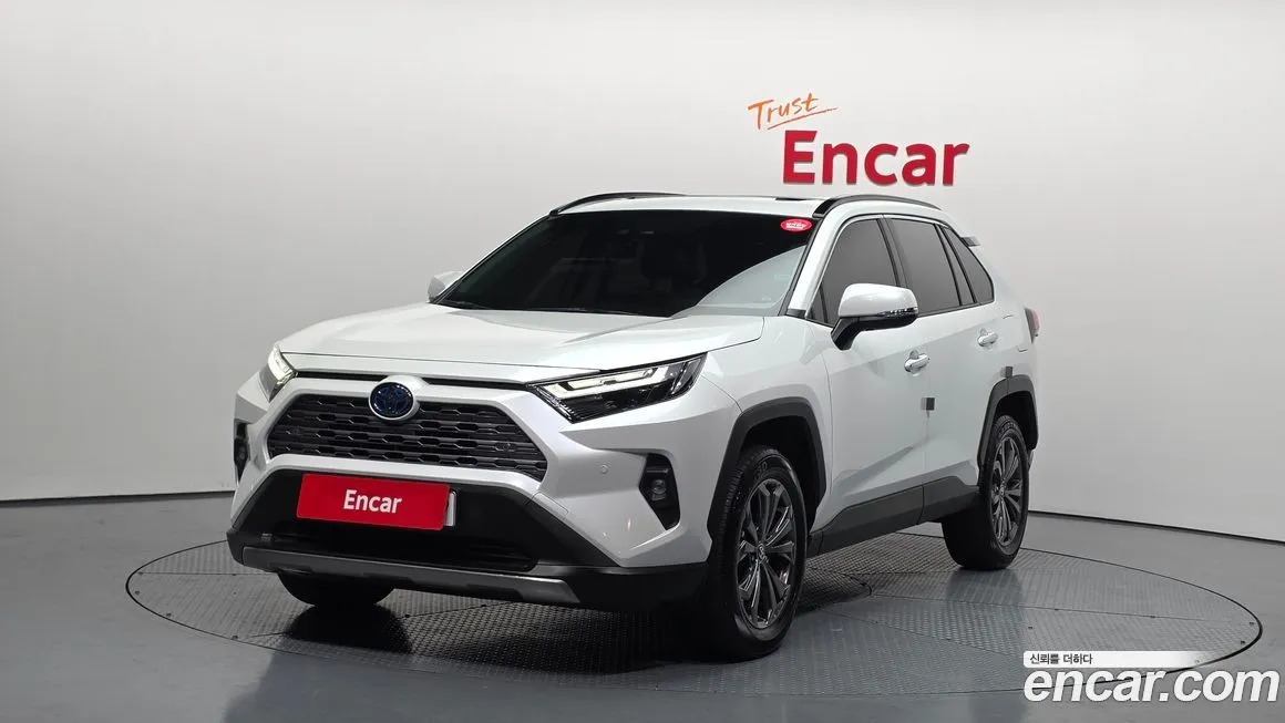 Toyota RAV4 — фото 1