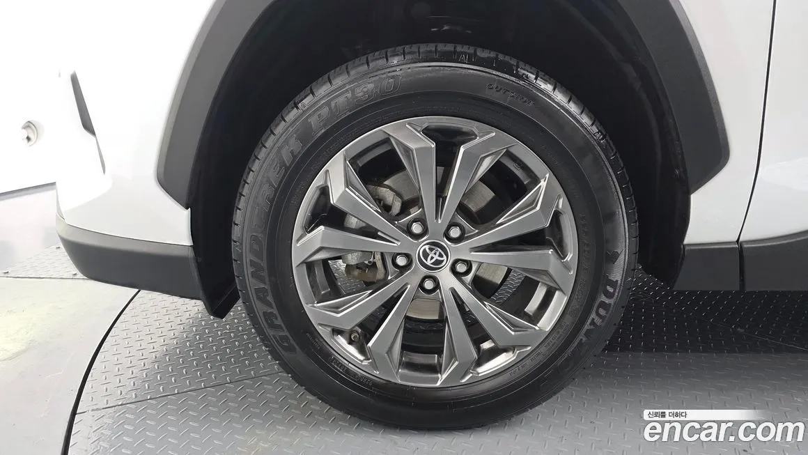 Toyota RAV4 — фото 10