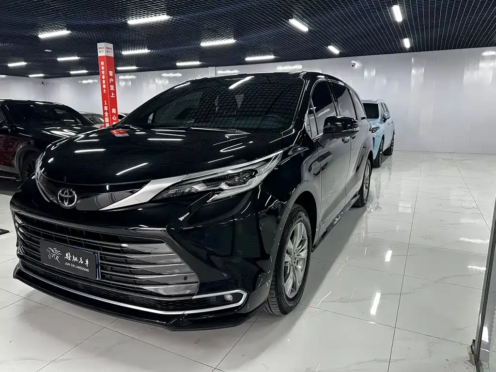 Toyota Sienna 2025 из CN, фото 1