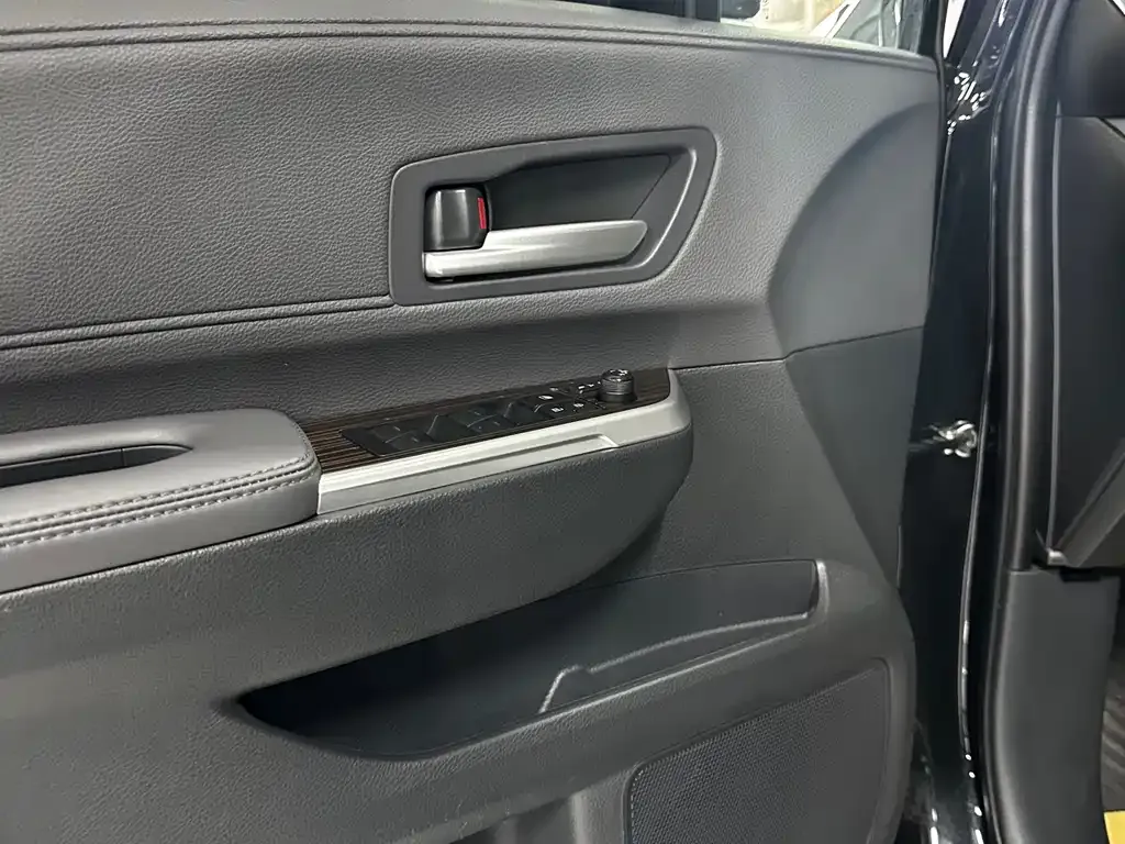 Toyota Sienna 2025 из CN, фото 6