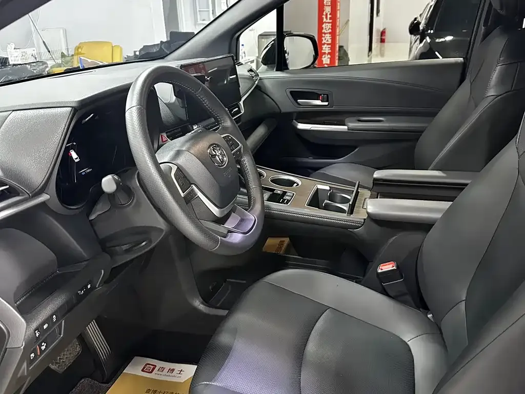 Toyota Sienna 2025 из CN, фото 3