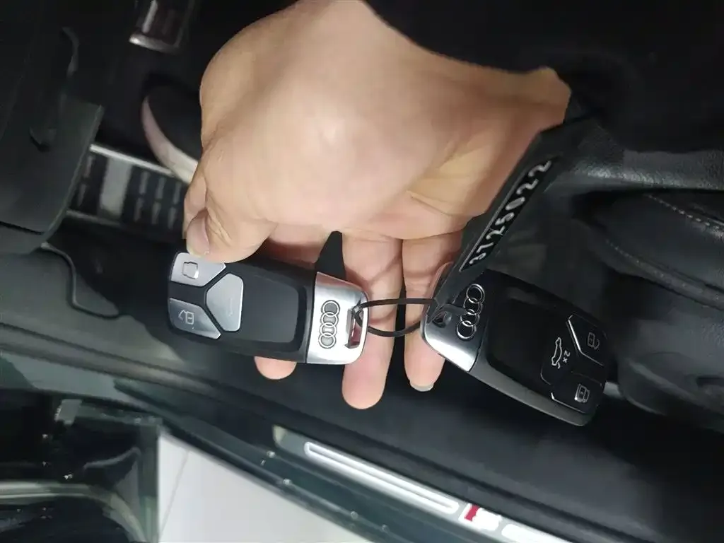 Audi A4L 2024 из CN, фото 7