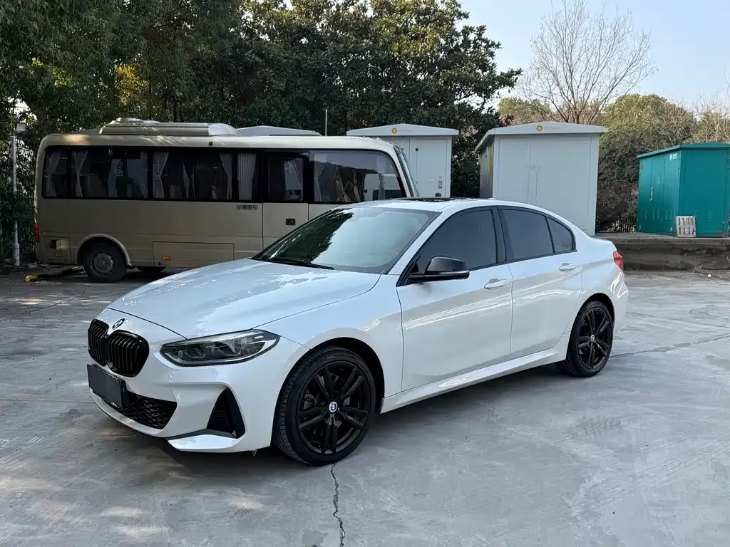 BMW 1 Series 2021 из CN, фото 1