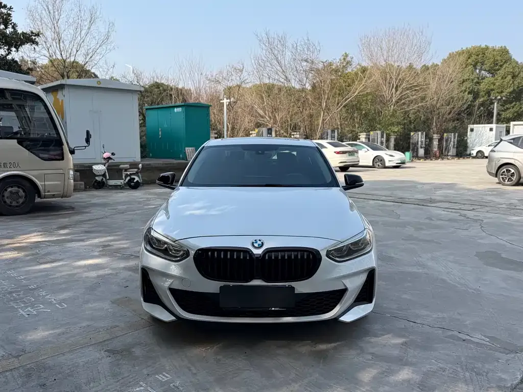 BMW 1 Series 2021 из CN, фото 2
