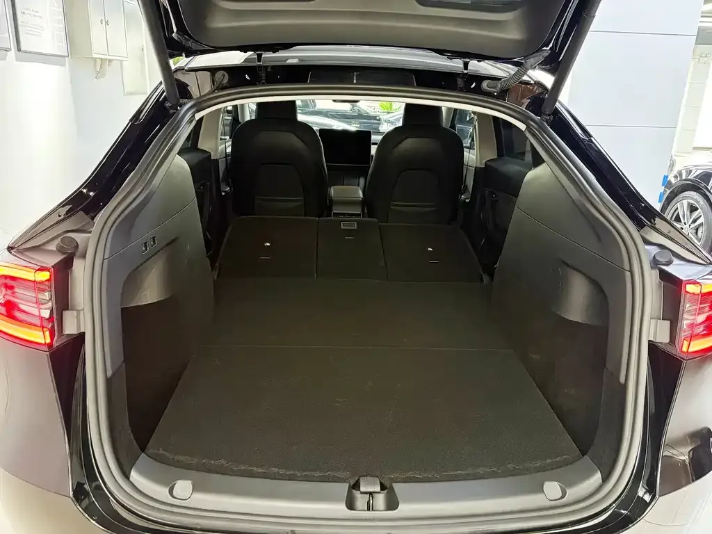 Tesla Model Y 2023 из CN, фото 2