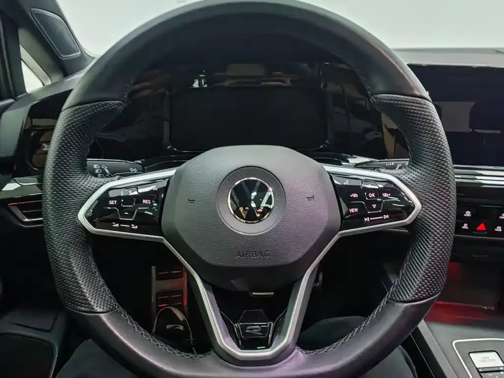 Volkswagen Golf 2023 из CN, фото 9